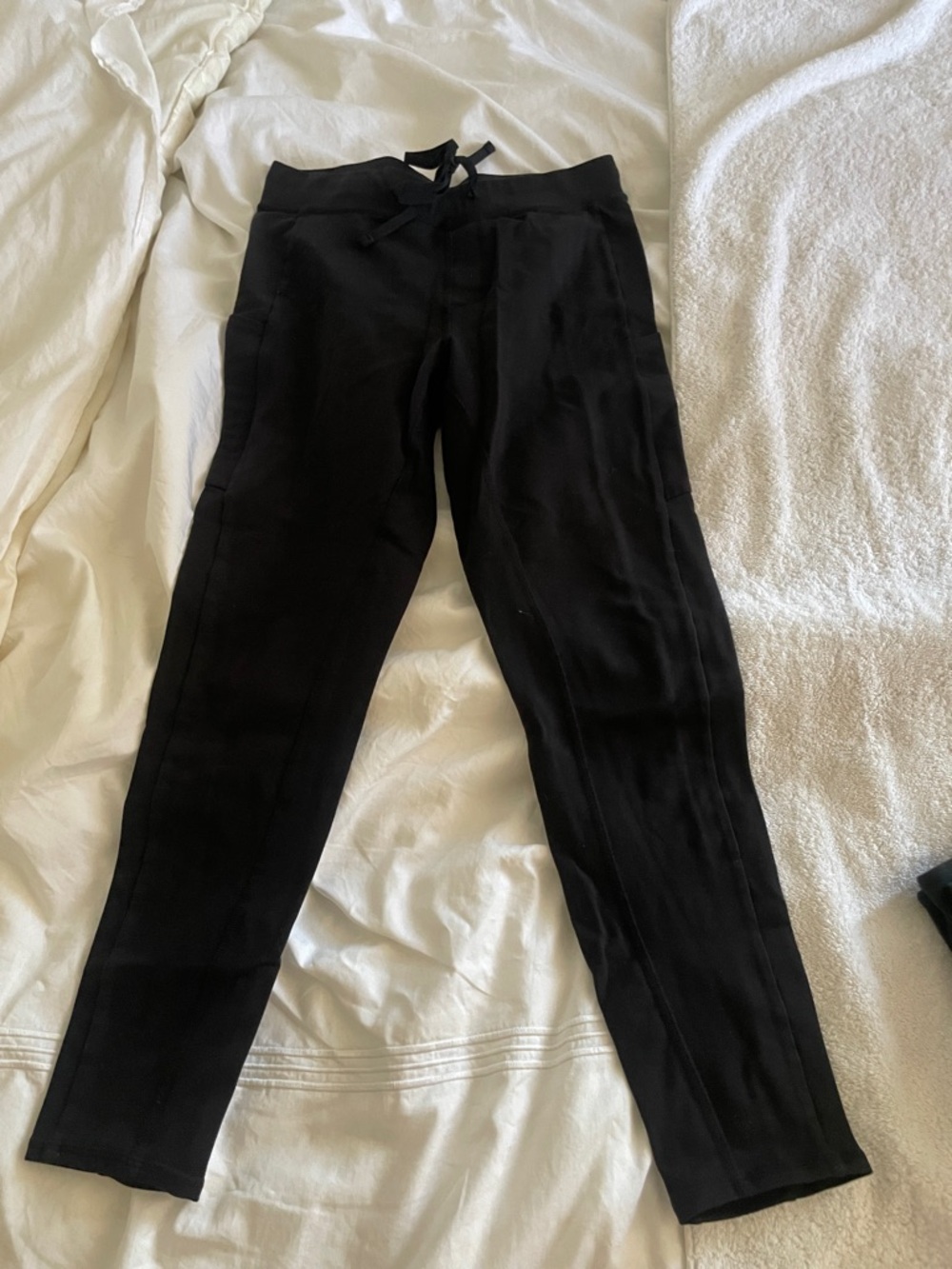 ALO Yoga Men's Black Slim Jogger Sweatpants